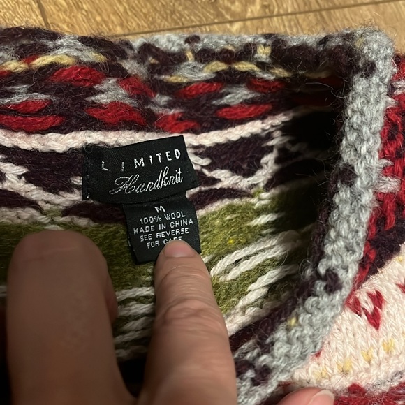 Beautiful warm and cozy wool sweater from Limited Handknit Sz M - Picture 8 of 16